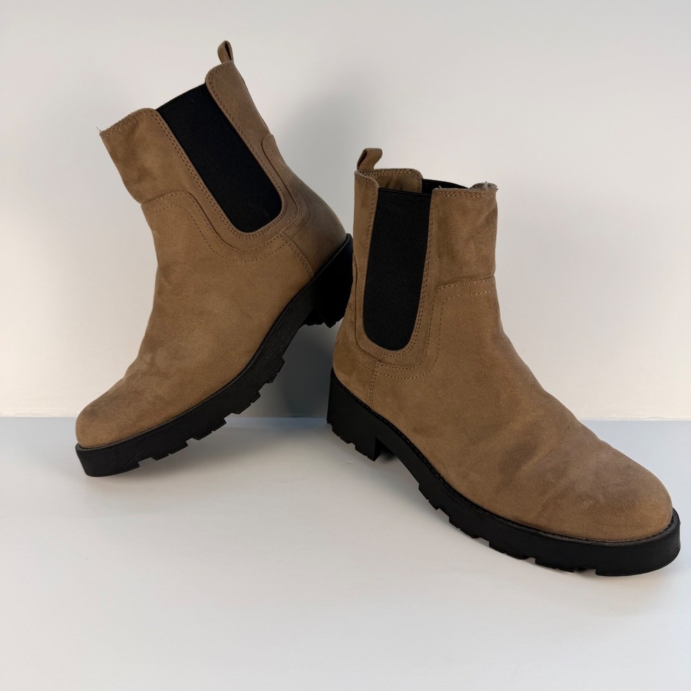 Old Navy Chunky Chelsea Boots Women 8 Mocha Latte Faux Suede Lug Sole Ankle Boot